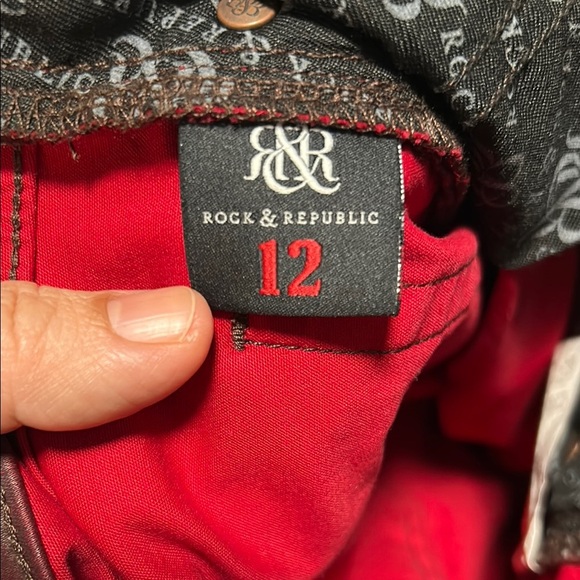 Rock & Republic Burgundy Jeans - Picture 9 of 10